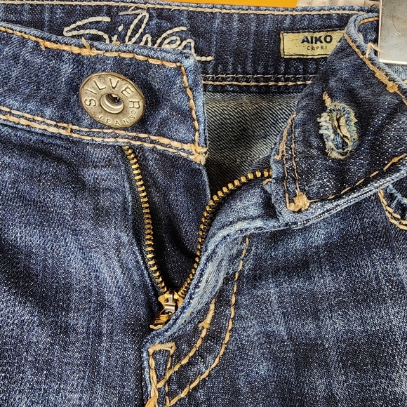 Silver Jeans Aiko  Capri Dark Wash Distressed Factory Fade Size 29 - Picture 8 of 15